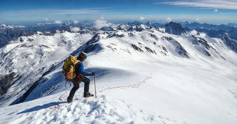Técnicas para descer serras com segurança e controle